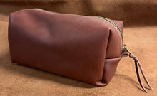 Load image into Gallery viewer, Leather Shave/dopp bag